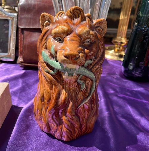 flea market nyon lion lizard